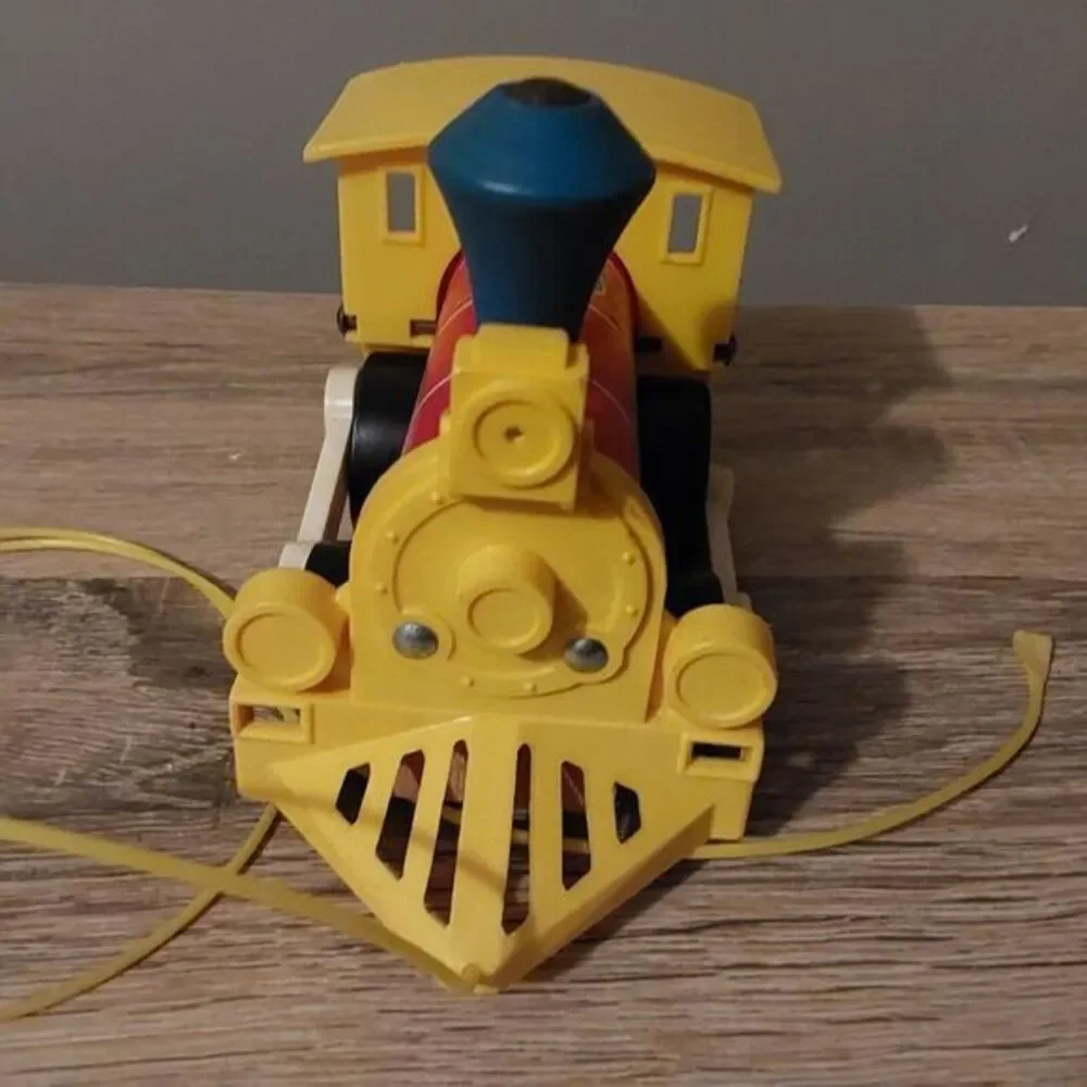 Vintage 1964 Fisher Price Toot Toot Pull Toy Train Engine‎ No. 643